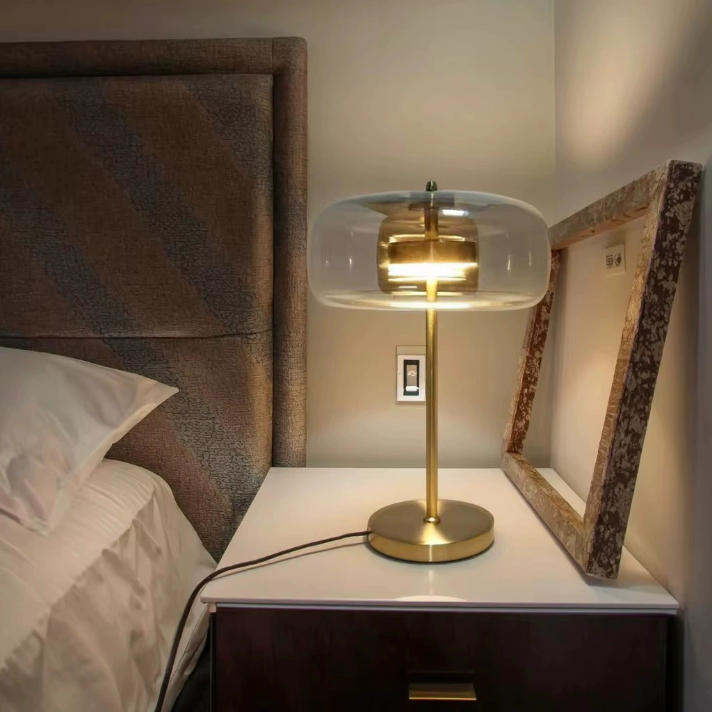 Lampe de table en verre ambré