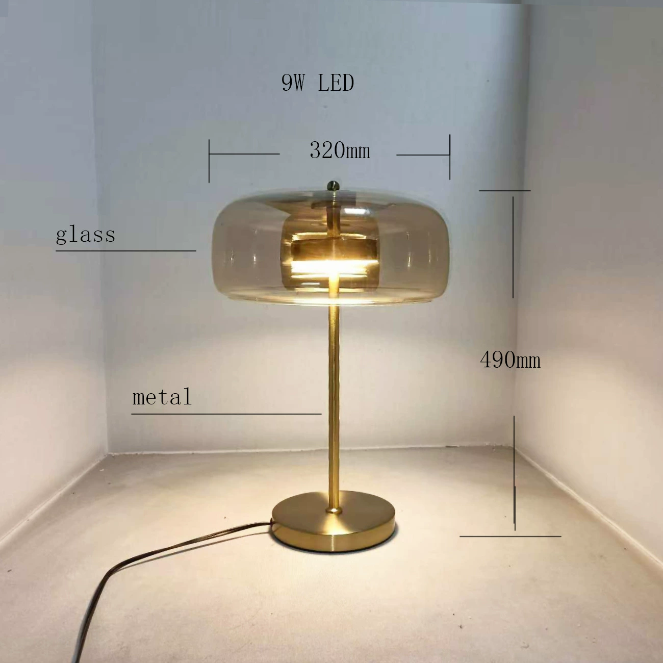 Lampe de table en verre ambré